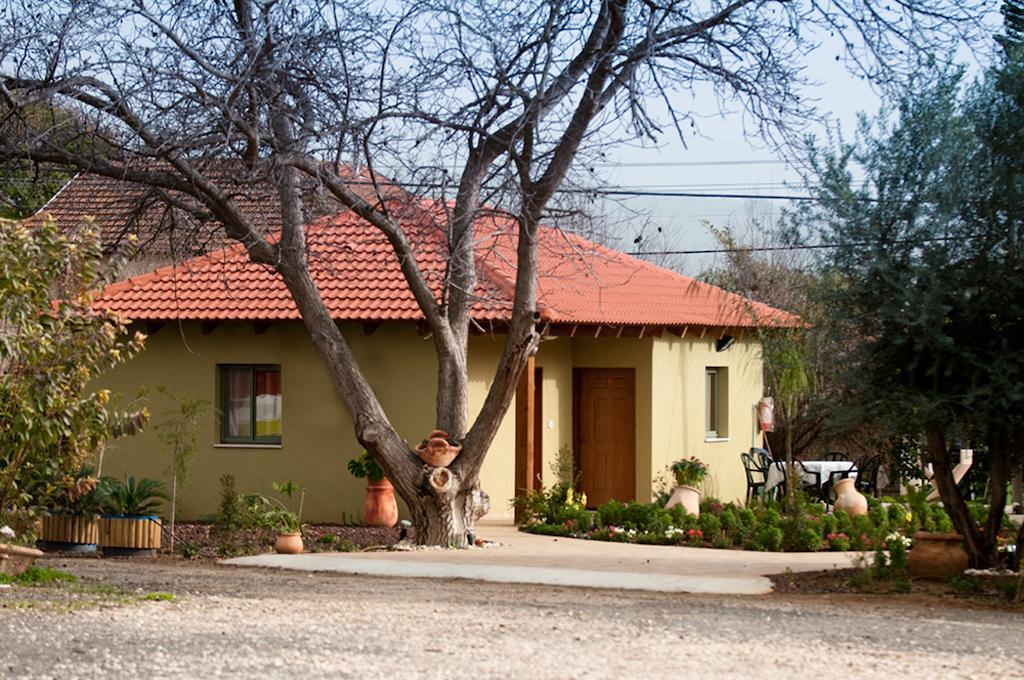 Elimelech Bapardes Vila Sheʼar Yashuv Exterior foto