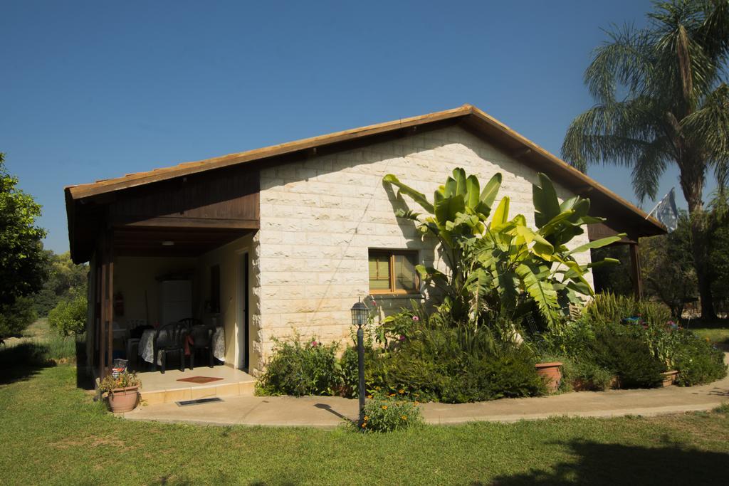 Elimelech Bapardes Vila Sheʼar Yashuv Exterior foto